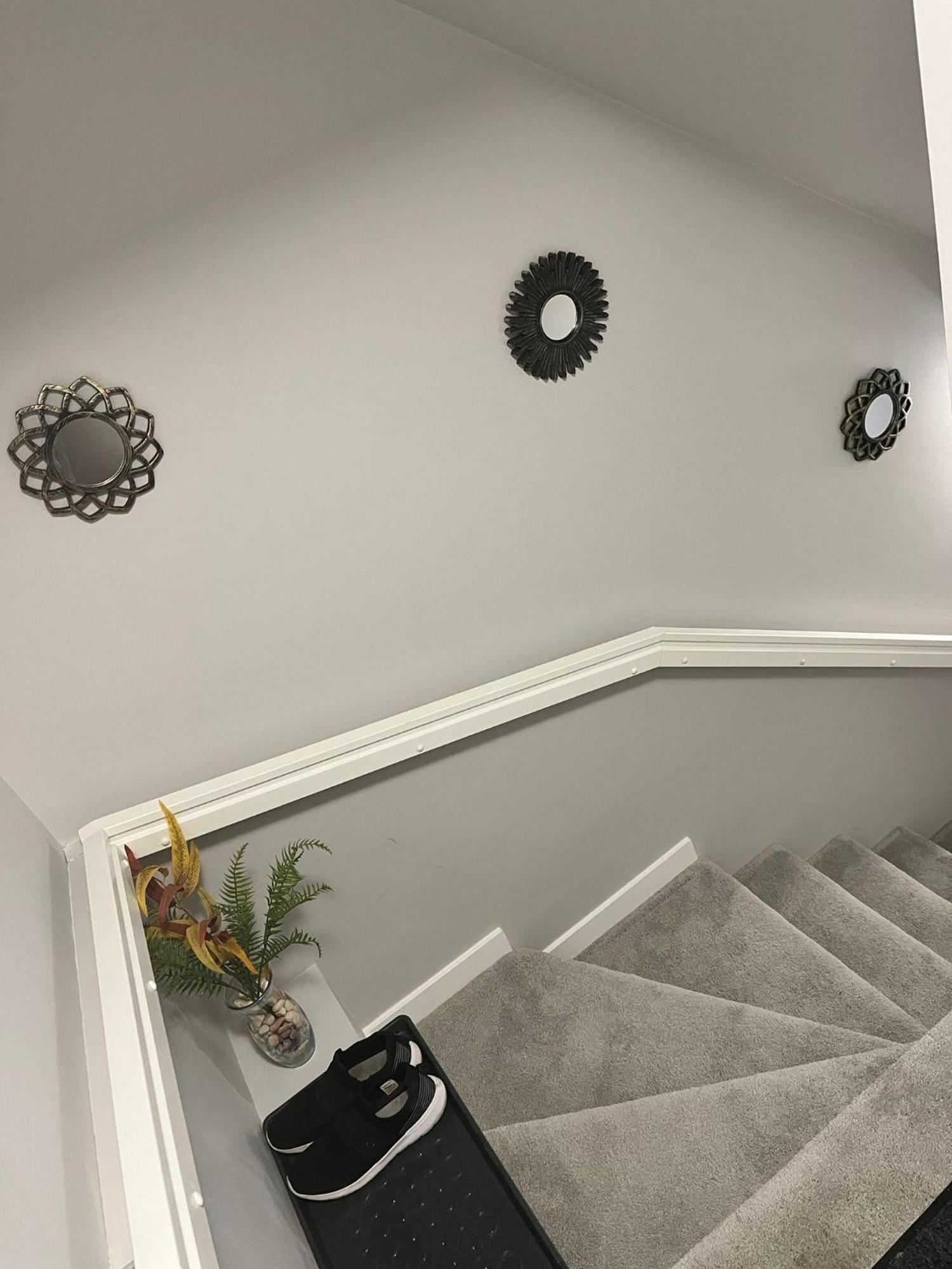 Hébergement de vacances Stylish Basement With Modern Comforts *